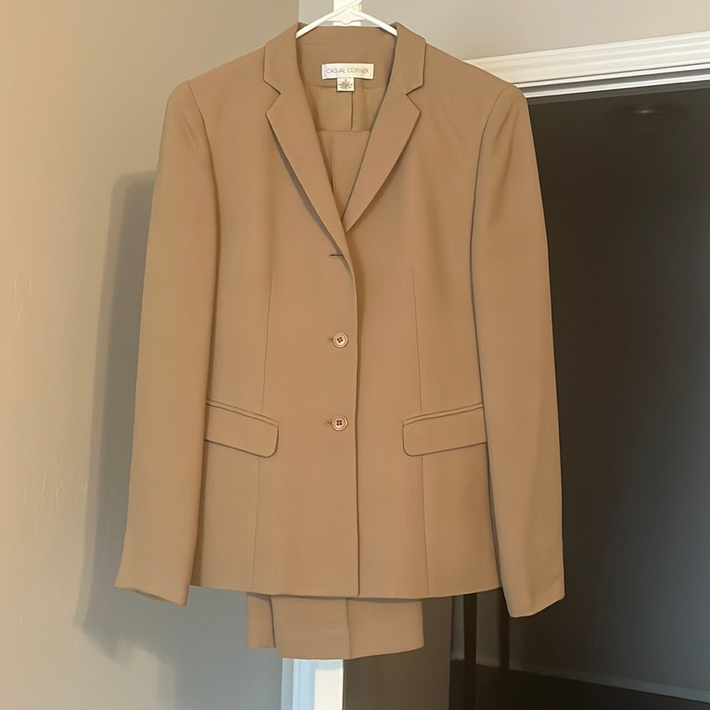 Causal Corner dress suit